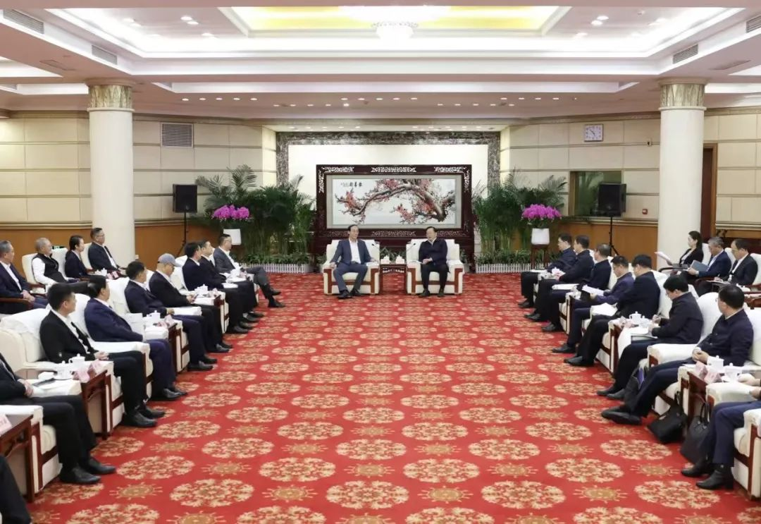 新利luck集团董事长李军受邀出席华中科技大学第十六届企业家论坛，并发表演讲