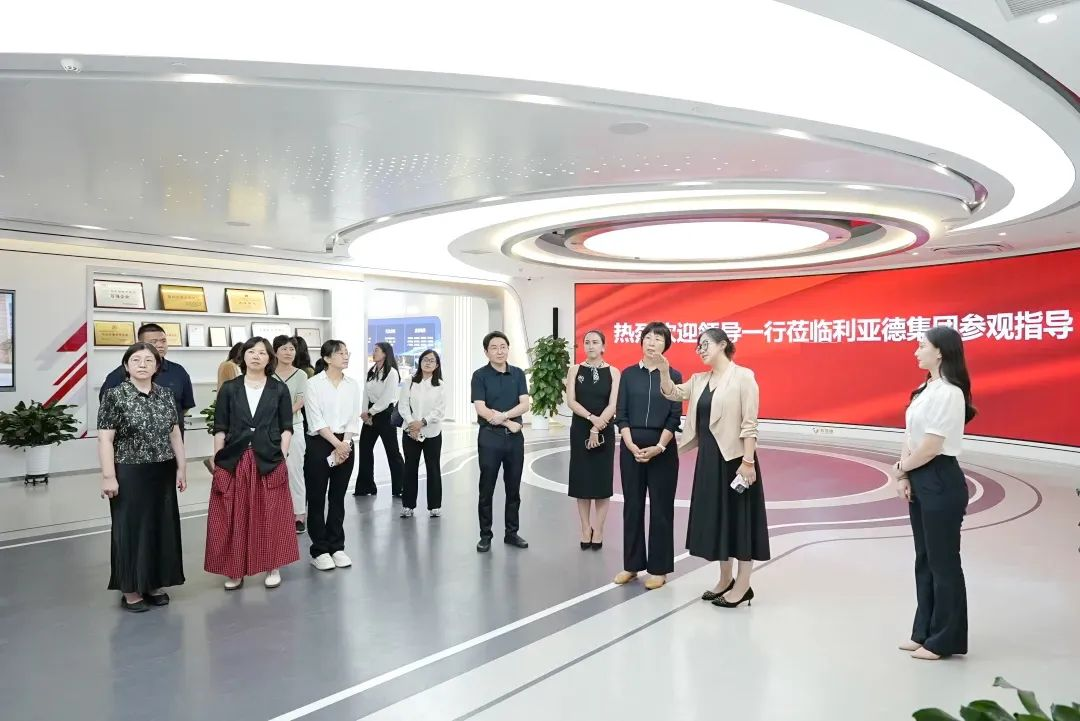北京市统计局局长李素芳一行莅临新利luck调研指导